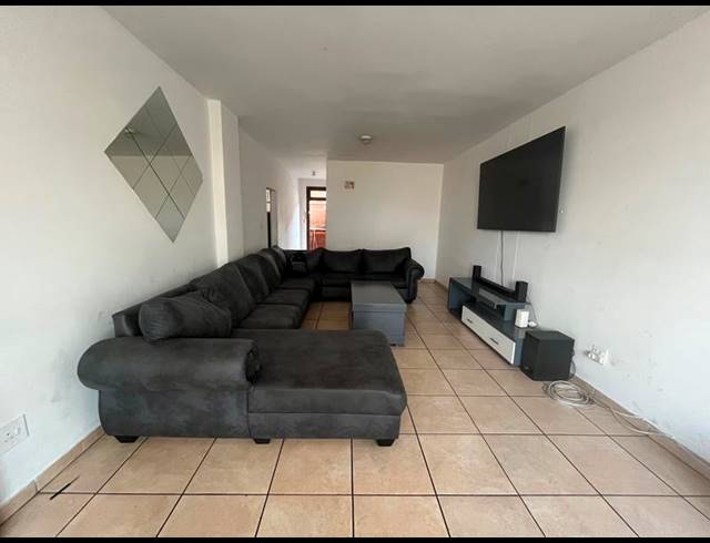 2 BEDROOM PROPERTY TO RENT IN FLORIDA LAKE